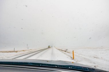 Bulanıklık yol İzlanda, kış sezonu .