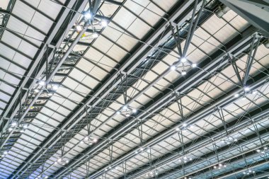 Havaalanı mimari yapısını modern metal çatı .