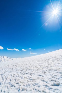 Güzel kar kaplı dağlar manzara Kashmir devlet, Hindistan