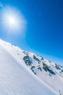 Güzel kar kaplı dağlar manzara Kashmir devlet, Hindistan