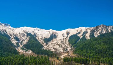 Güzel kar kaplı dağlar manzara Kashmir devlet, Hindistan