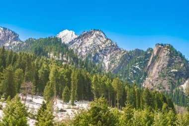 Güzel kar kaplı dağlar manzara Kashmir devlet, Hindistan