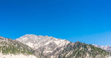 Güzel kar kaplı dağlar manzara Kashmir devlet, Hindistan