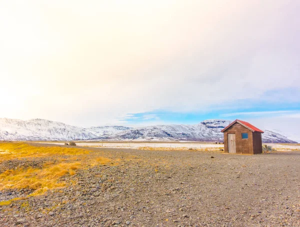 Snødekt fjell Island vintersesong  . – stockfoto