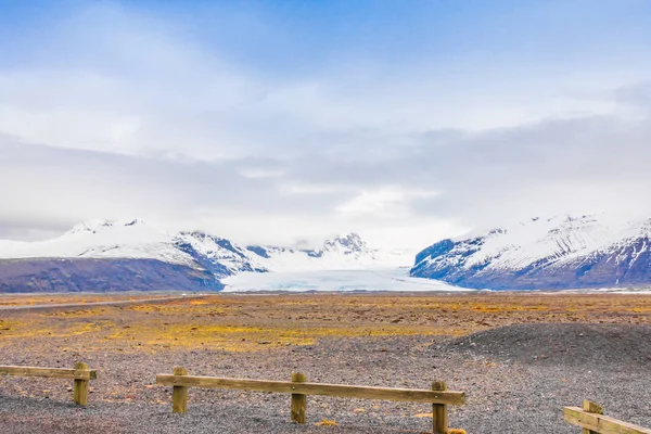 Snødekt fjell Island vintersesong  . – stockfoto