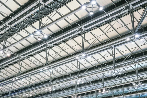 Modern  metal roof structure of airport architecture . — Stock Photo, Image