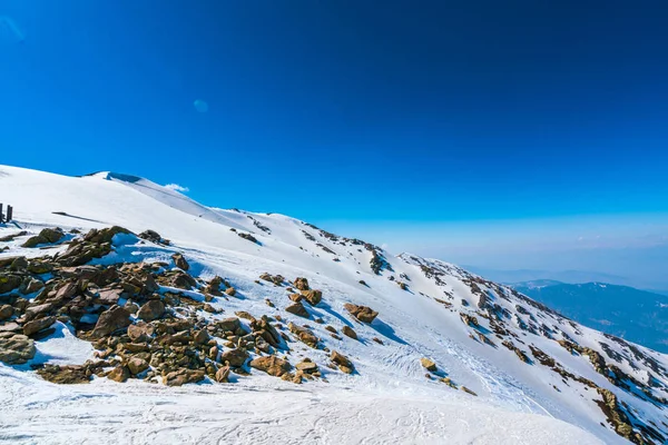 Красиві Сніг накривав краєвид гір Кашмір індійського штату — стокове фото