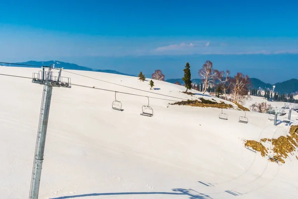 Teleférico na montanha de neve em Gulmark Caxemira, Índia  . — Fotografia de Stock