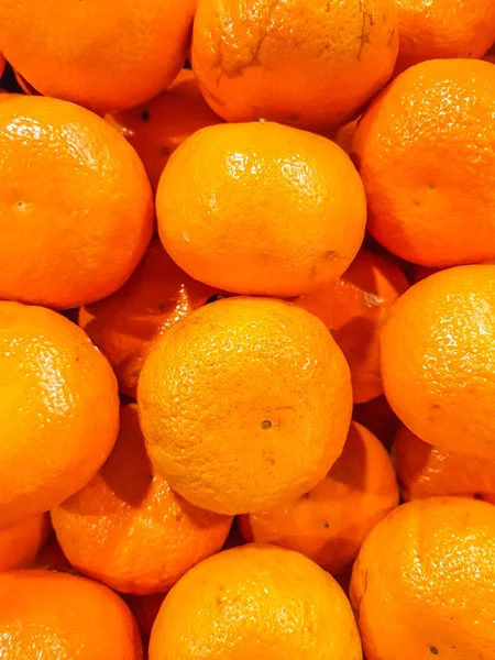 Narancsok közelsége a piacon . — Stock Fotó
