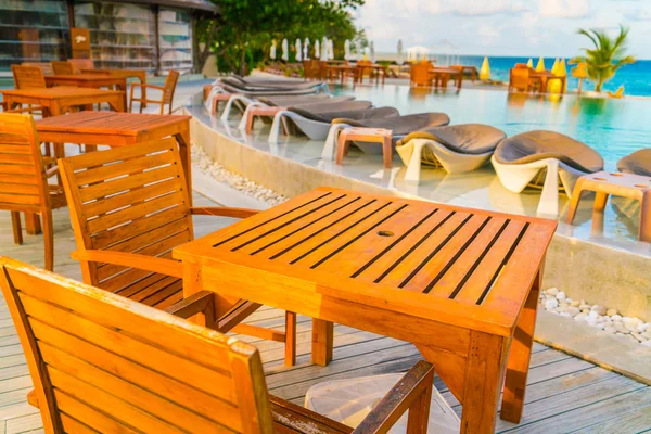 Mesa y sillas en el restaurante en la isla tropical de Maldivas  . —  Fotos de Stock