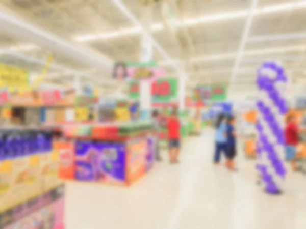 슈퍼마켓에서 쇼핑의 추상 흐림 . — 스톡 사진