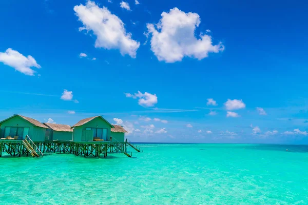 Güzel su Villa tropikal Maldivler Island  . — Stok fotoğraf