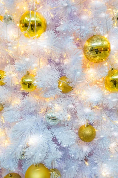 Noel ağacı ve süslemeler