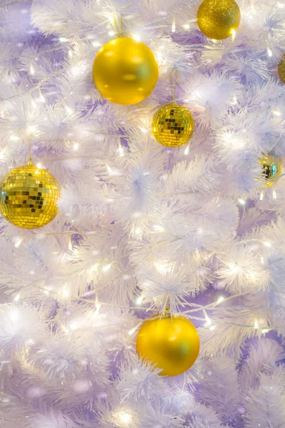 圣诞树和装饰品 — 图库照片