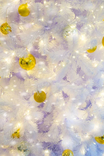 Noel ağacı ve süslemeler