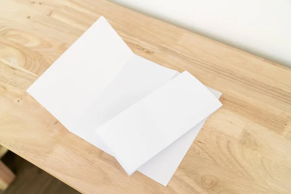 Tri Fold Folleto Blanco Plantilla Para Maqueta Diseño Presentación Superficie — Foto de Stock