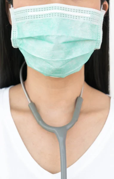 Kvinna Bär Ansiktsmask Som Skyddar Mot Spridningen Coronavirus Covid Kirurgisk — Stockfoto