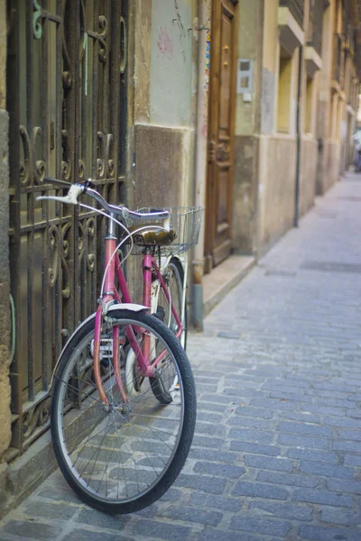 Pink retro vintage cykel - Stock-foto