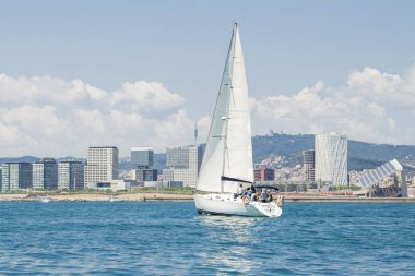 Barcelona su manzaralı ile yelken