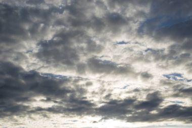 Bulutlu sabah gökyüzü, kümülüs bulutlar, doğa arka plan