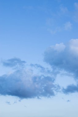 mavi gökyüzünde, doğa arka plan güzel bulutlar