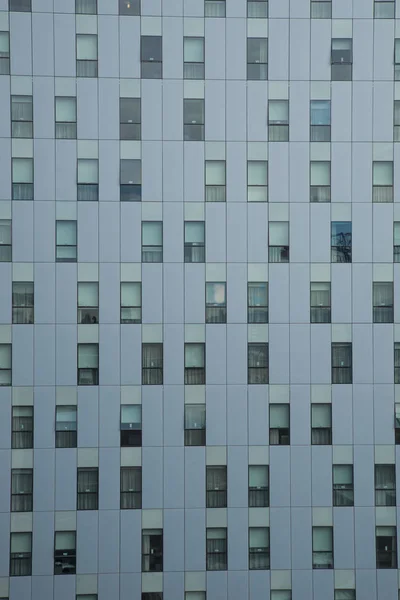 Primo Piano Edificio Futuristico Con Facciata Grigia — Foto Stock