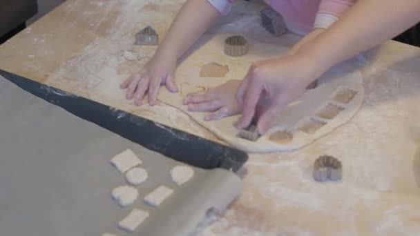 Little Daughter Helps Mom Kitchen Baking Cut Cookies Cookie Cutters — ストック動画