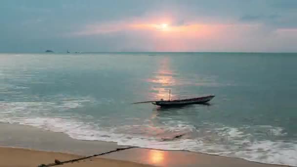 Tajlandia Sunset Time Lapse Długim Ogonem Łodzi Plaży Łódź Zacumowała — Wideo stockowe