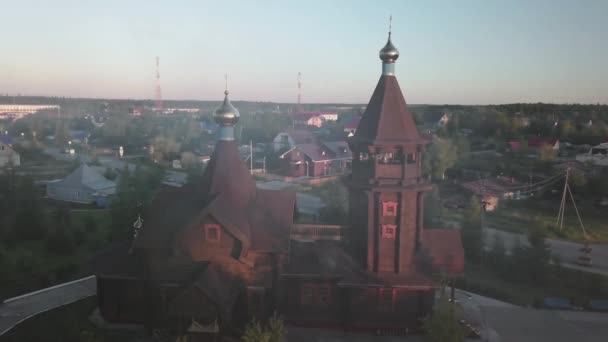 Khanty Mansiysk地区Urals的Salym村的基督教木制教堂 有钟塔的东正教教堂 俄罗斯的宗教价值观 — 图库视频影像