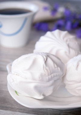 Zephyr, Zefir, Marshmallow, bir fincan çiçekli beyaz zefir.