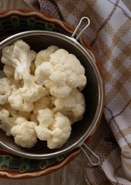 Organik karnabahar ev yemeği, dikey görünüm