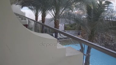 Havuzu teras ve avuç içi