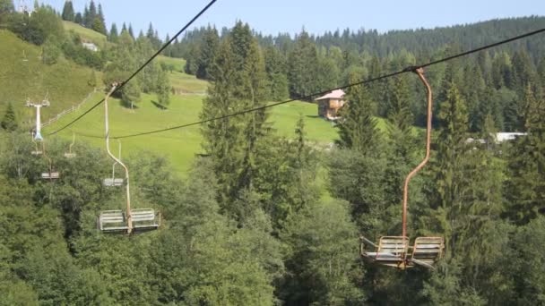 Vieux téléphérique dans les montagnes — Video