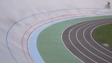 Bisikletçiler profesyonel velodrome açık eğitim vardır. 15.09.2017 Ukrayna, Kiev