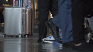 Meşgul sokak 120 fps üzerinde anonim insanlar kalabalık