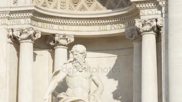 Trevi fontein in Rome - Italië. De beroemde bezienswaardigheid van de Fontana di Trevi in Rome. — Stockvideo