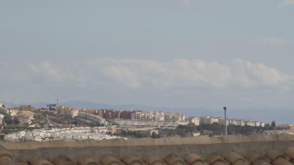 Літак на зліт, гарний краєвид поблизу Малага — стокове відео