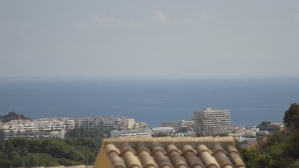 Día cálido cerca de los resorts oceánicos — Vídeo de stock