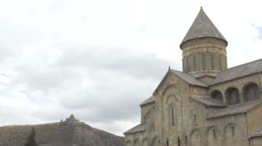 Svetitskhoveli Katedrali savunma duvar taş ve tuğla çevrilidir. Mtsheta, Gürcistan