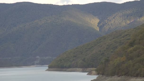 Naturlandschaft.Blick auf den See im Nationalpark in Georgien — Stockvideo