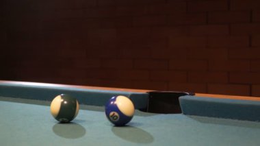 Amerikan Havuzu, atış topu Bilardo cebinde gidiş