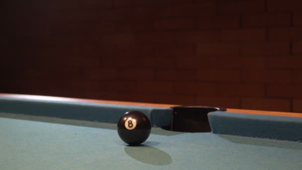 American Pool, la balle de huit coups dans la poche du billard — Video