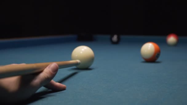 Amerikaanse zwembad, het schot acht bal ontbrekende Biljart zak — Stockvideo