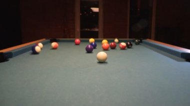 Amerikan Havuzu, Bilardo üçgen piramit kırma bilardocu. 120fps