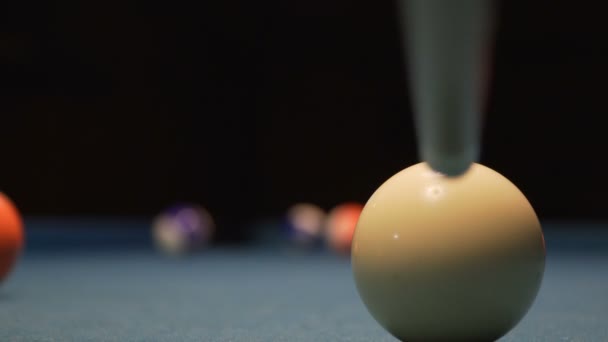 American Pool, young man is aiming to hit the ball in the pocket — Stock Video