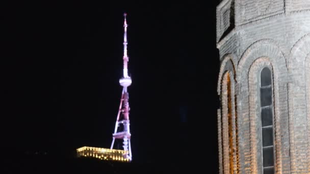 Tbilisi TV tower on Mount Mtatsminda - Geórgia . — Vídeo de Stock