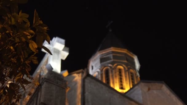 Nattvisning av Tbilisi, ljus som lyser över den gamla staden av Tbilisi, området i det historiska området i staden. — Stockvideo