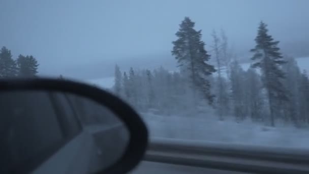 Reizen op winter weg in de snelweg — Stockvideo