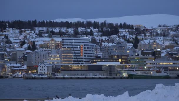 Vista nocturna en el Tromso, Noruega — Vídeo de stock