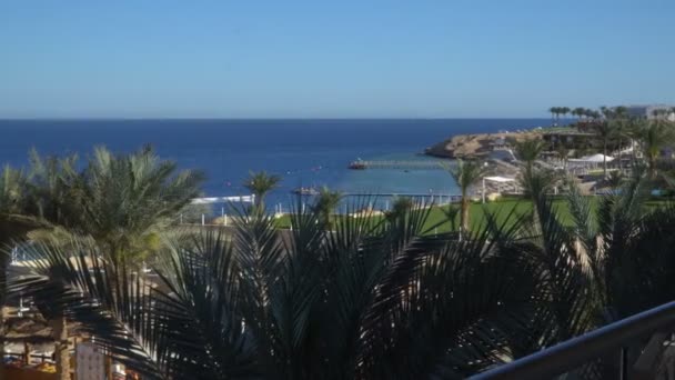 Balcón con hermosas vistas al mar — Vídeos de Stock